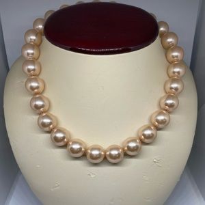 14 mm light pink mother of pearl (shell) necklace